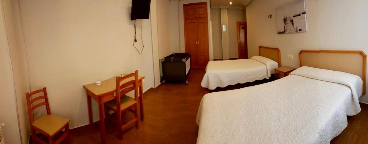 Hostal Puerta La Villa Valladolid Buitenkant foto