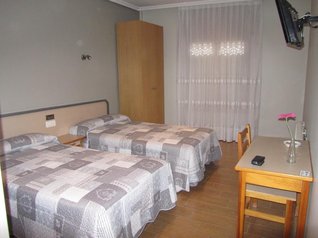 Hostal Puerta La Villa Valladolid Buitenkant foto